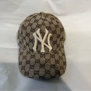 GUCCI New York Yankees Cap Beige with GG Supreme pattern Made in Italy Size S